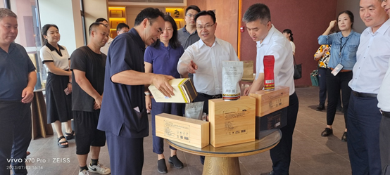 中国工程院院士刘仲华及专家团队一行赴马边调研茶产业发展