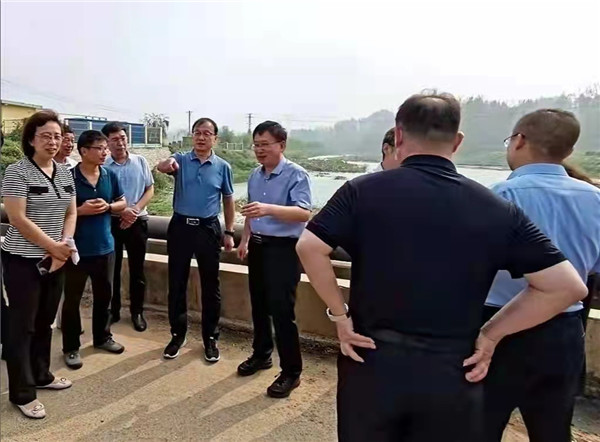 三门峡市政府副市长万战伟到调研涧河流域水环境攻坚工作