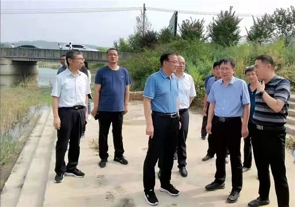 三门峡市政府副市长万战伟到调研涧河流域水环境攻坚工作