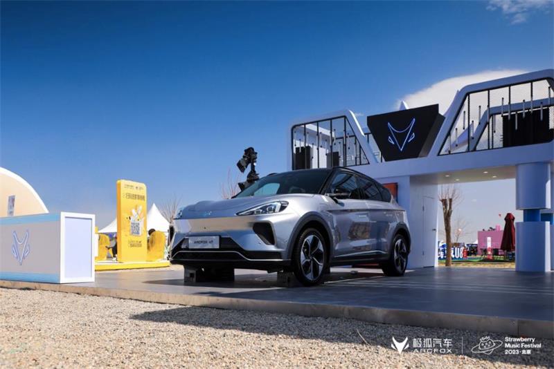 北京新能源指标放号后的首个周末，他们纷纷来看极狐