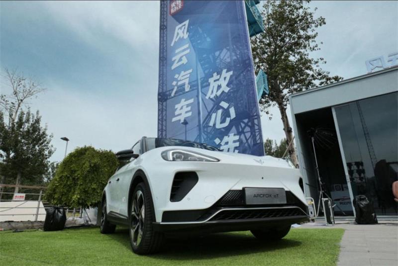 北京新能源指标放号后的首个周末，他们纷纷来看极狐