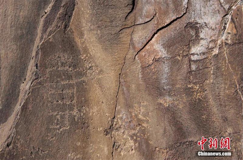 玉树通天河中上游地区首次发现古岩画遗存