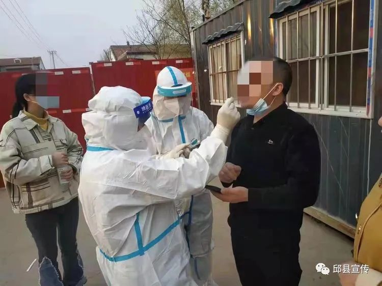 邱县有对警医夫妻档携手战疫！
