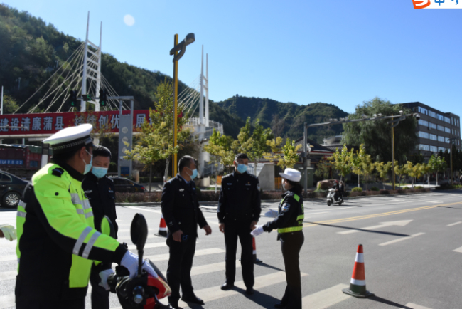【红灯亮起 全城静默 共同抗“疫”】山西省蒲县交警大队全警出动 保障我县全员核酸检测工作顺利完成
