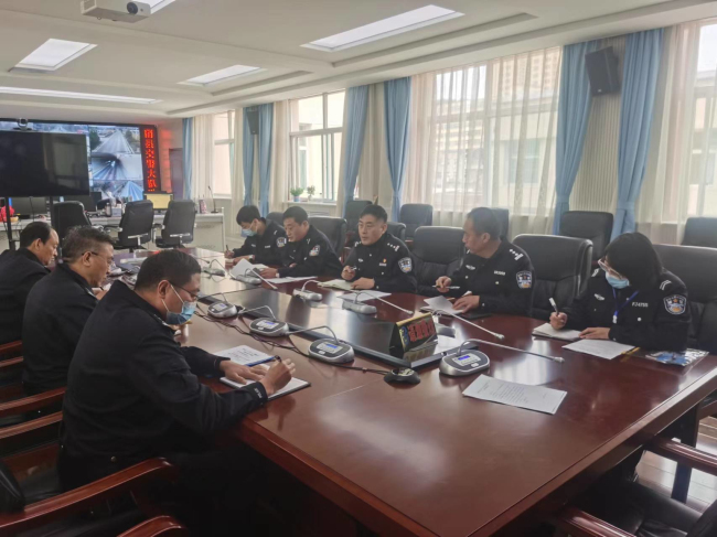 山西临汾交警支队副支队长张盛茂一行三人 深入蒲县交警大队车管所 检查督导二十大“减量控大”工作