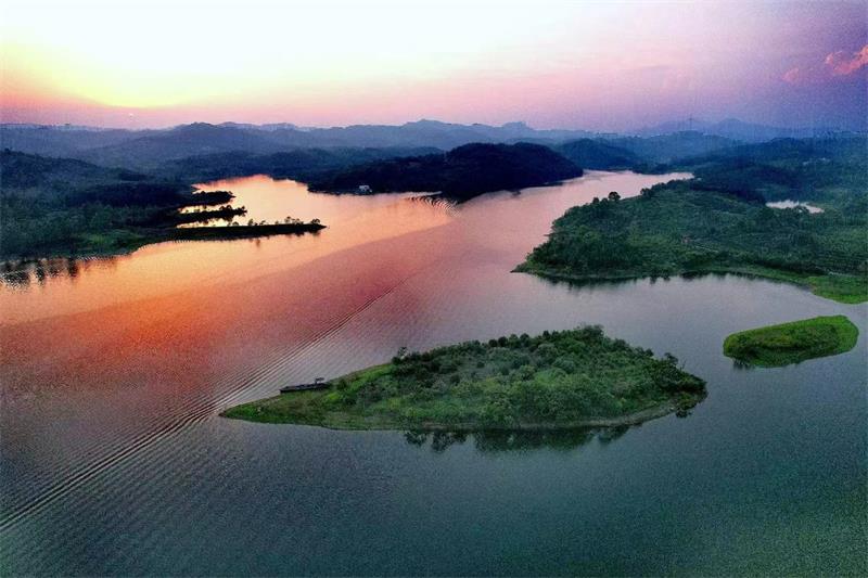 醉美湿地秋色大悟九房沟