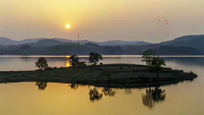  醉美湿地秋色大悟九房沟