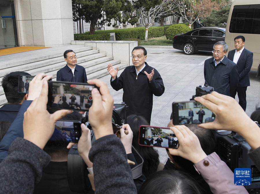 李克强考察农业农村部并主持召开座谈会强调 不误农时抓好春管春耕保障粮食安全 为稳定经济社会发展大局提供坚实支撑