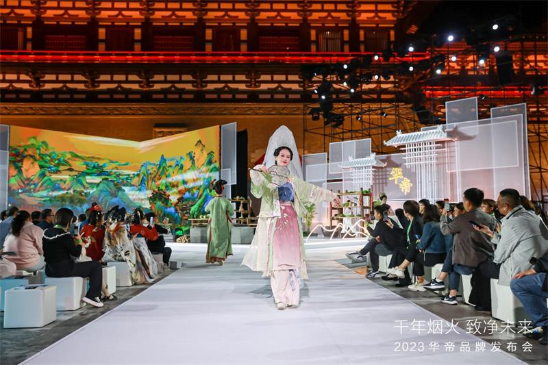 “净洁厨房”亮相华帝2023品牌发布会：穿越千年烟火，致净未来厨房