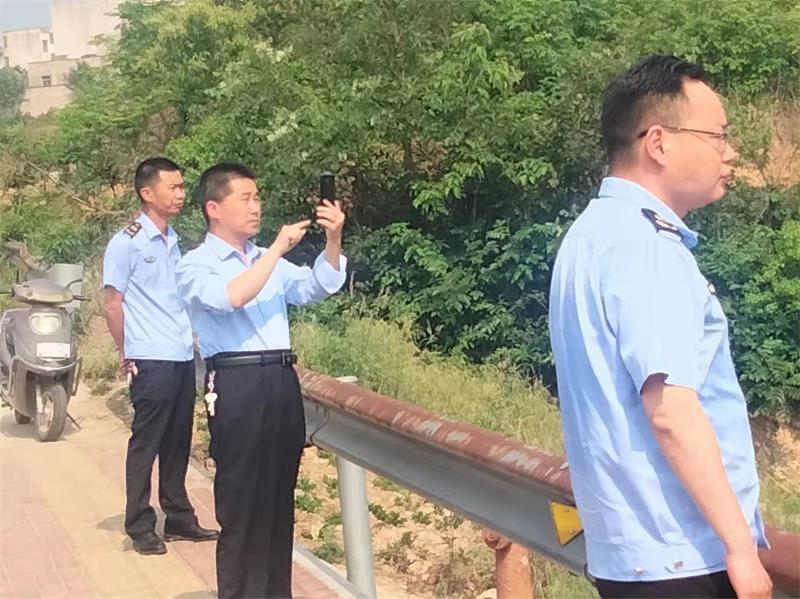 大悟县生态环境保护执法大队纠正一起焚烧秸秆行为