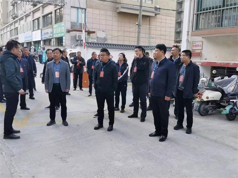 人大睢城街道工委组织代表开展城区社区文明城市创建督查