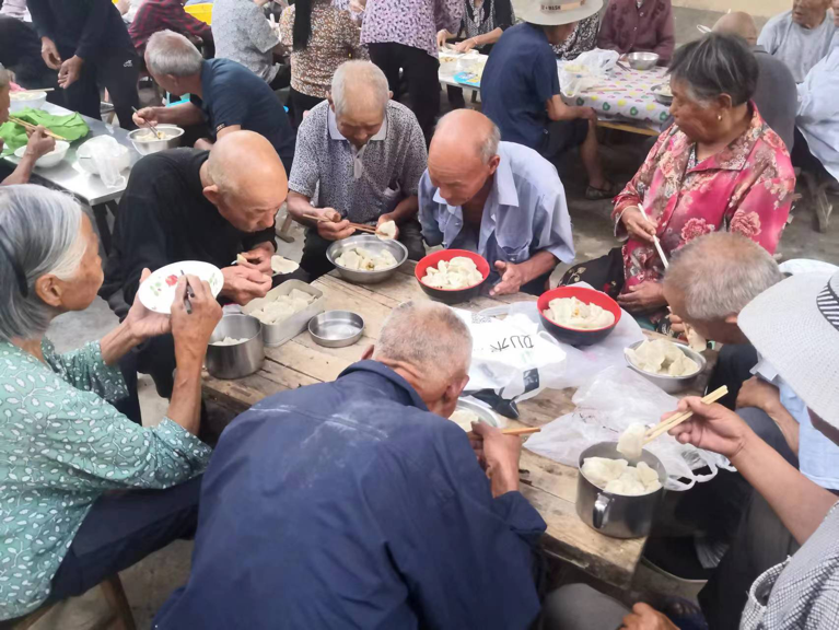 牛天红：把爱献给环卫工人