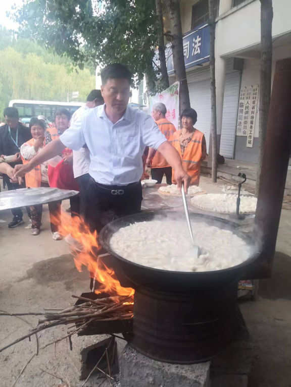 牛天红：把爱献给环卫工人