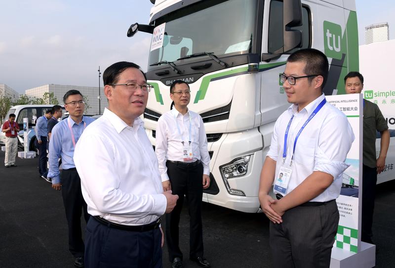 2018世界人工智能大会汇集ai新科技，李强实地察看