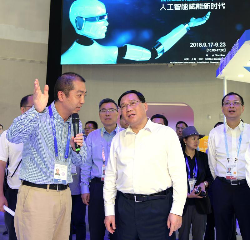 2018世界人工智能大会汇集ai新科技，李强实地察看